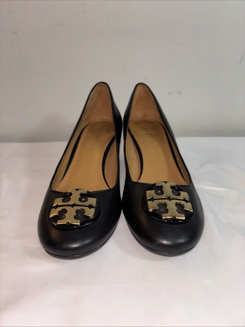 Tory Burch Black Leather Logo Round-Toe with heel  with Gold Emblem